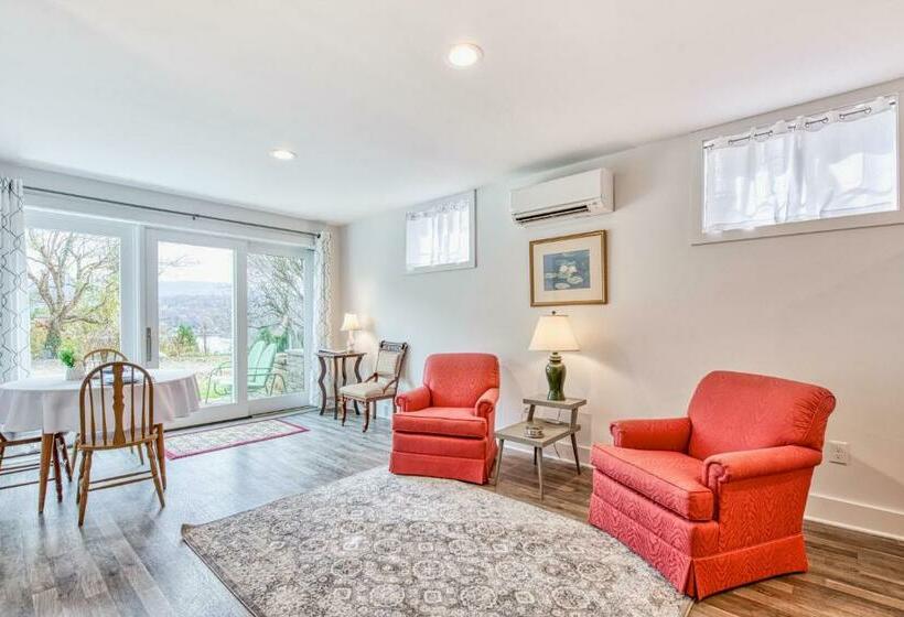 Отель Lakeview Studio