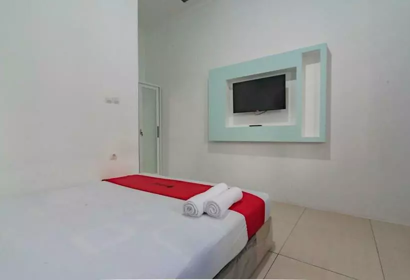 Hotelli Reddoorz @ Jalan Raya Tuparev Karawang