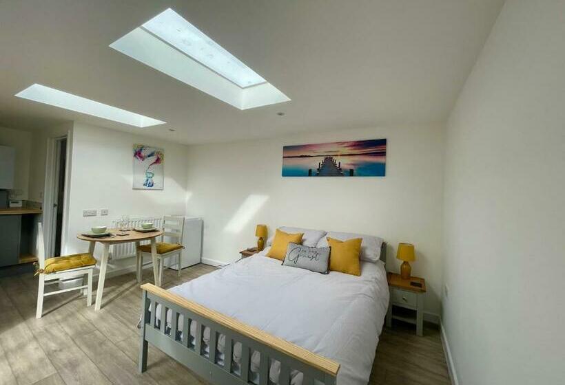 פנסיון The Little Hideaway