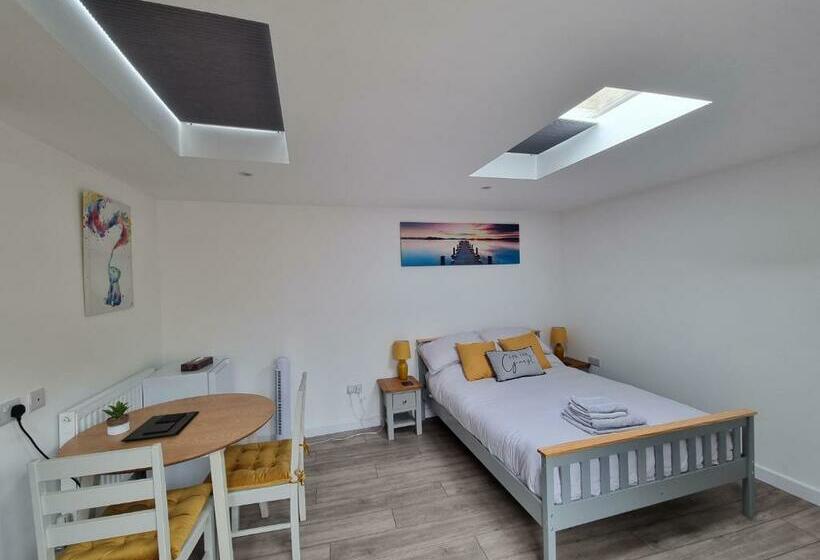 פנסיון The Little Hideaway