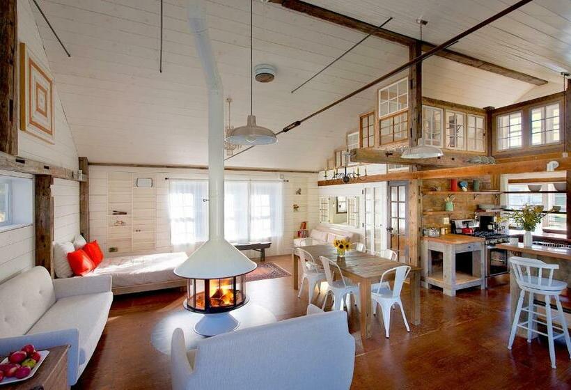 The Farmhouse Suite At Barn & Bike