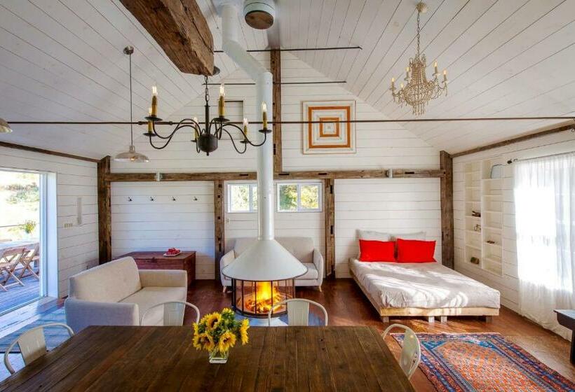 The Farmhouse Suite At Barn & Bike