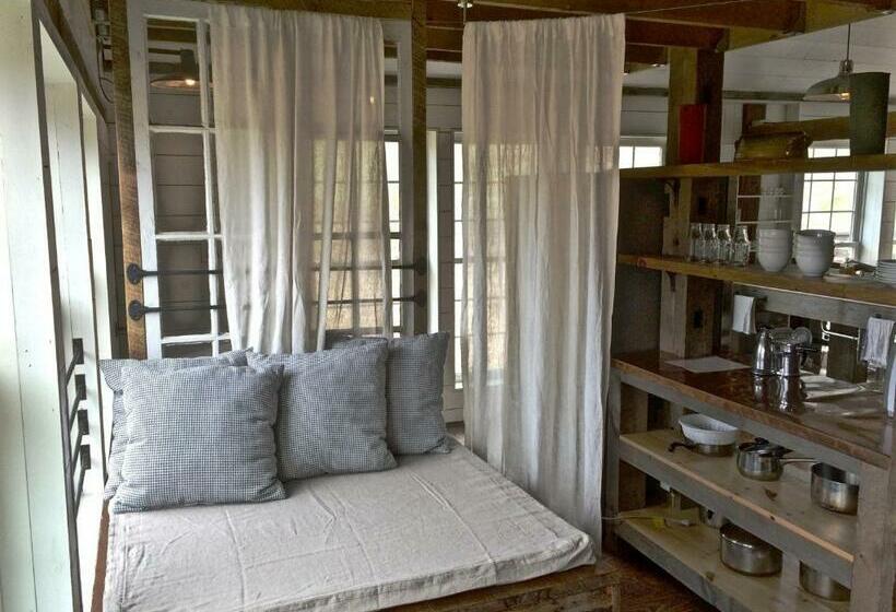 The Farmhouse Suite At Barn & Bike