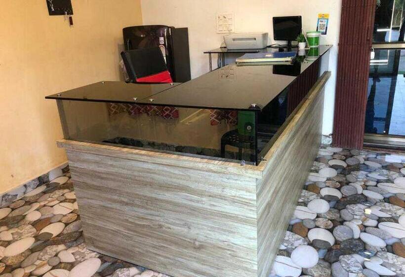 Hotel Pop 91414 The Hunger Bite Resort