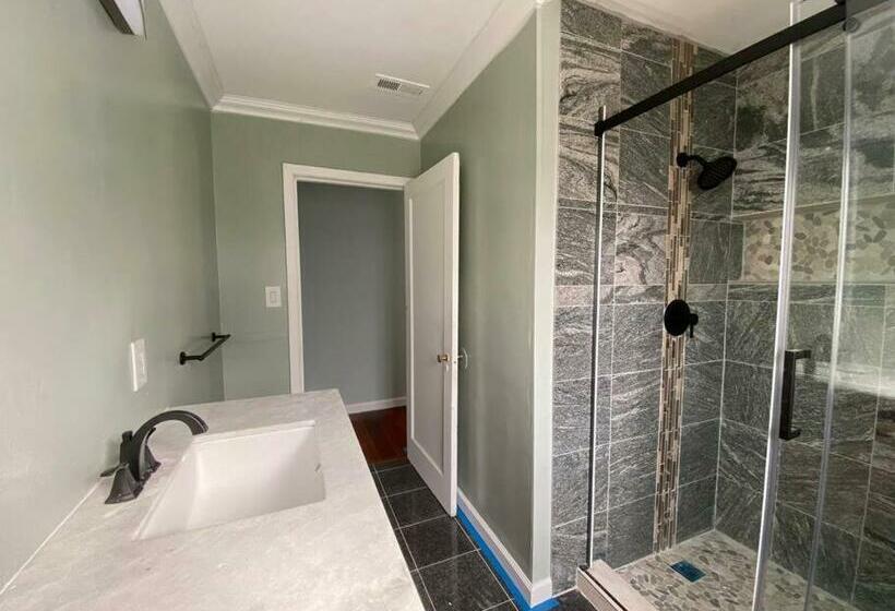 Modern 4 Bed Bungalow San Leandro Oakland Airport Washerdryer Ideal For Long Term Stay