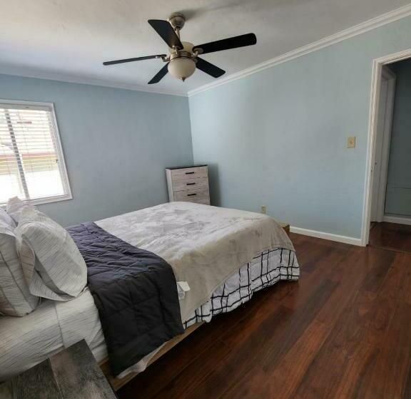 Modern 4 Bed Bungalow San Leandro Oakland Airport Washerdryer Ideal For Long Term Stay