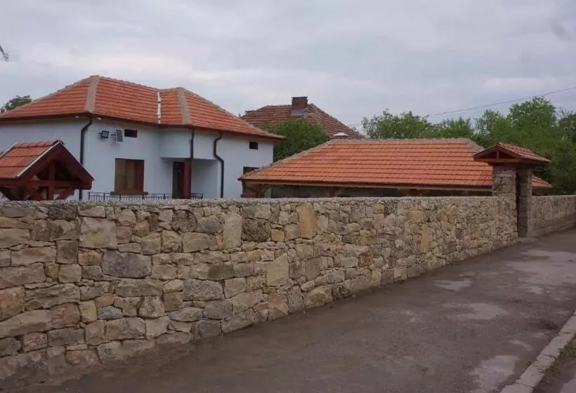 Majatalo крушунски кът тея