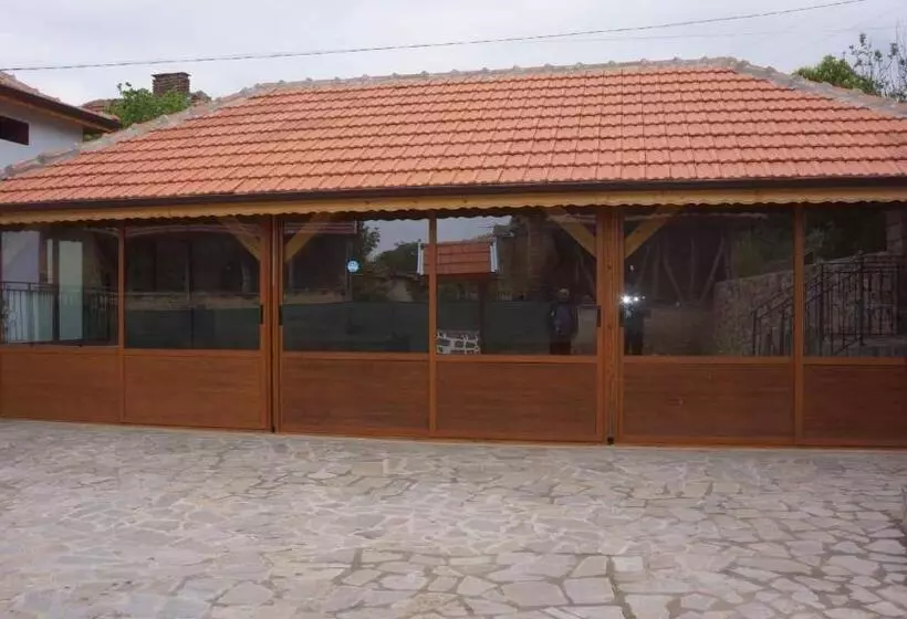 Majatalo крушунски кът тея