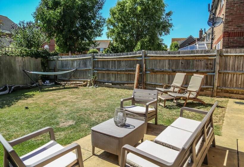 Seascape 4 Bed Home In Bracklesham Bay