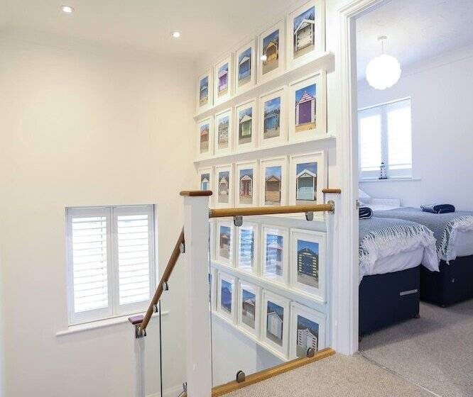Seascape 4 Bed Home In Bracklesham Bay