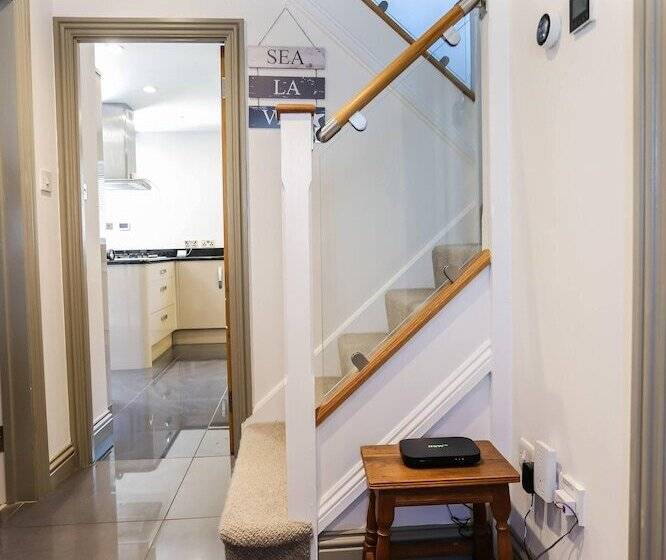 Seascape 4 Bed Home In Bracklesham Bay