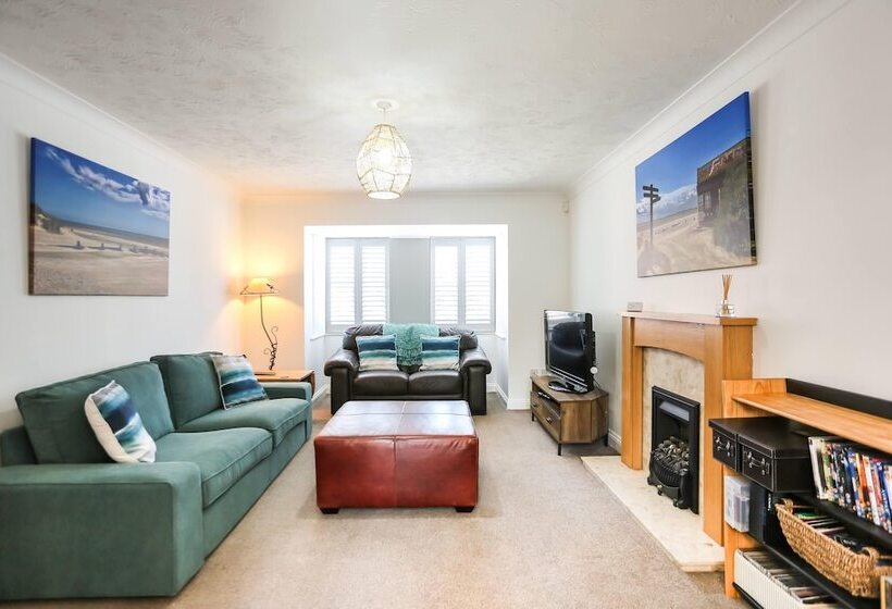 Seascape 4 Bed Home In Bracklesham Bay