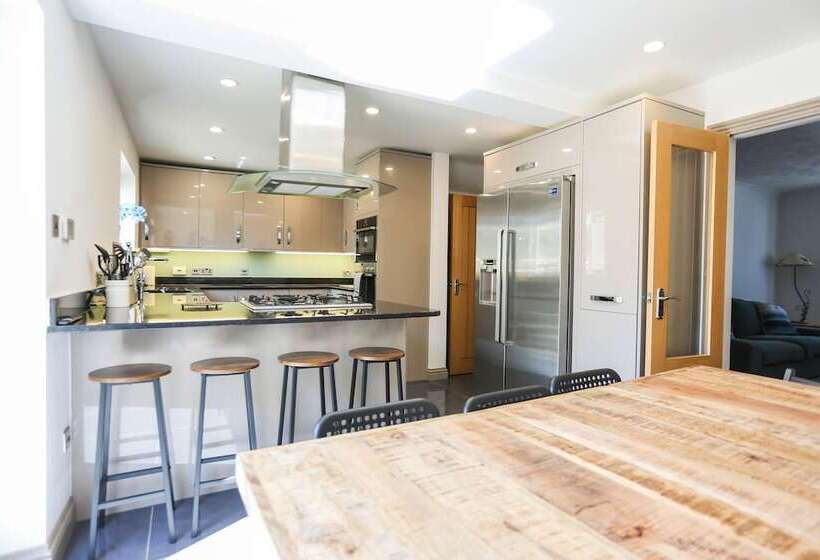 Seascape 4 Bed Home In Bracklesham Bay