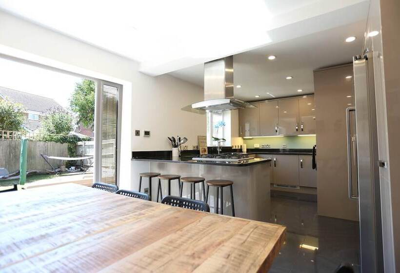 Seascape 4 Bed Home In Bracklesham Bay