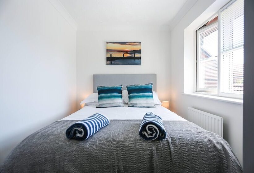 Seascape 4 Bed Home In Bracklesham Bay