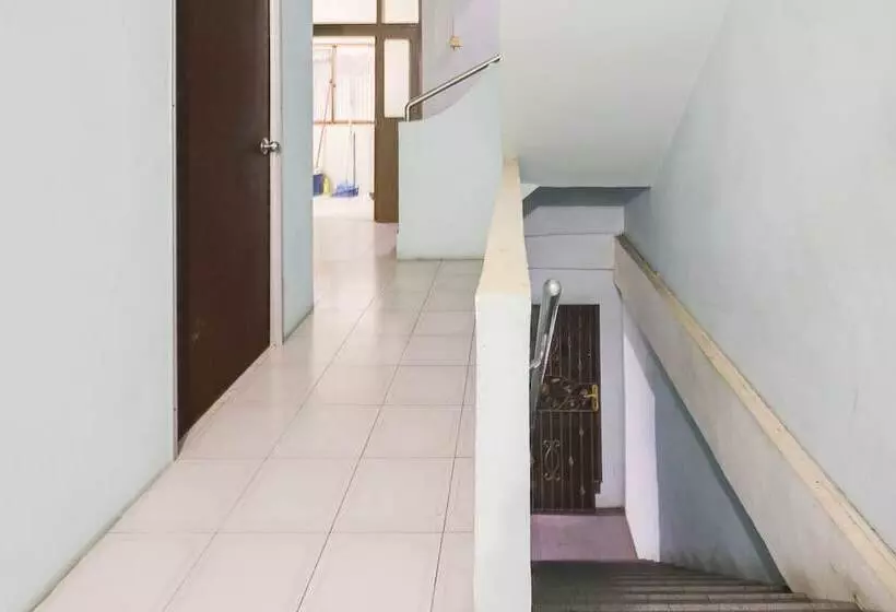 ホテル Spot On 91422 Ringin Pitu 2 Syariah