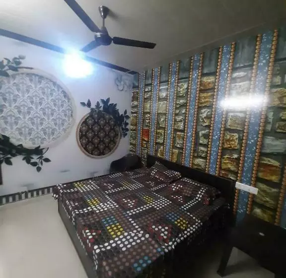 ホテル Oyo 90776 Radhika Guest House