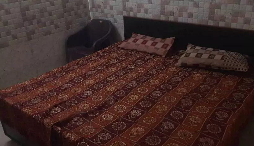 ホテル Oyo 90776 Radhika Guest House