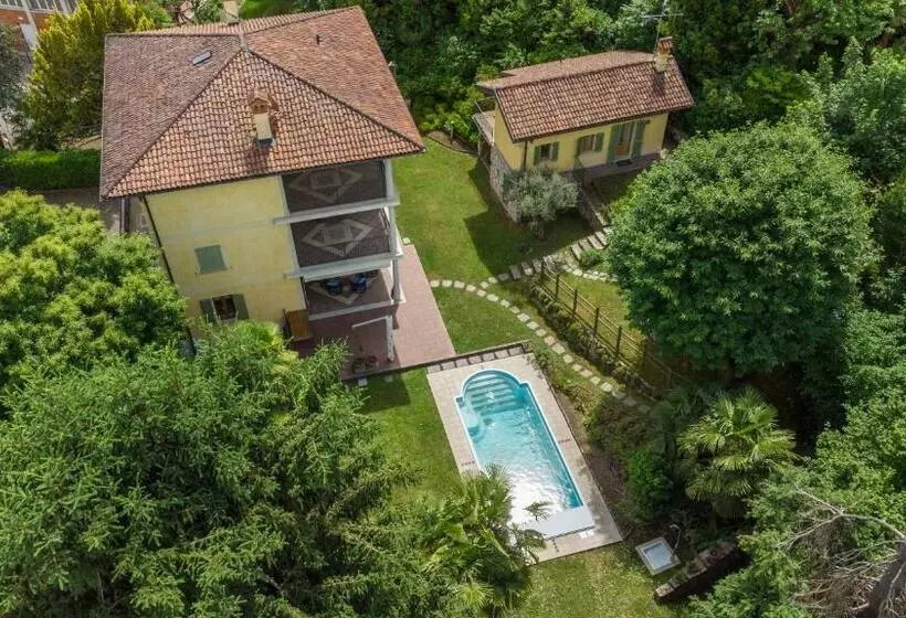 Majatalo L Ortensia Della Villa Isabella, Camera Con Vista Lago, Balcone Sul Parco E Bagno Esclusivo All Este