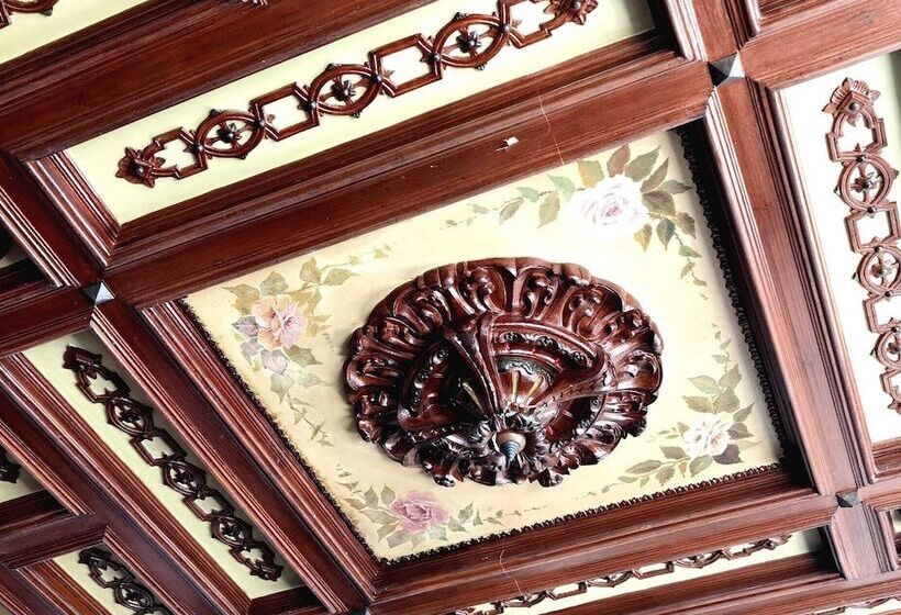 پانسیون Monsenhor52