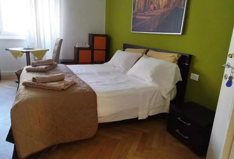 پانسیون Piazza Goldoni Rooms