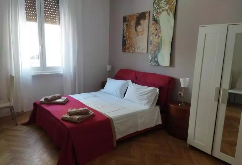 پانسیون Piazza Goldoni Rooms