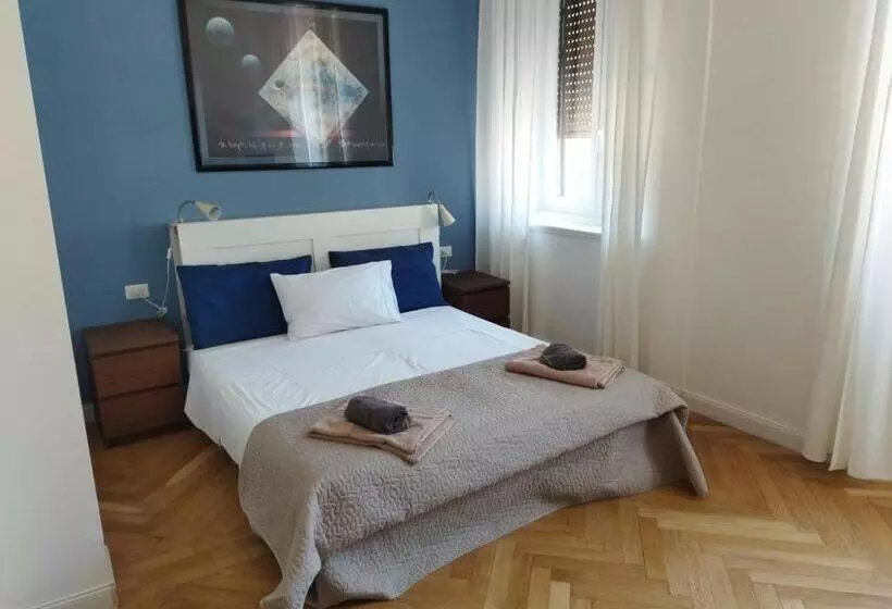 پانسیون Piazza Goldoni Rooms