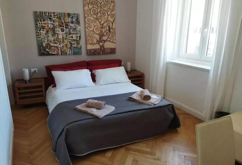 پانسیون Piazza Goldoni Rooms