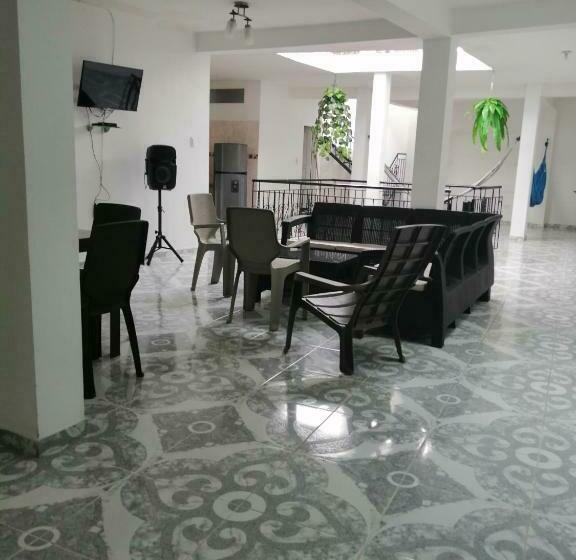 تختخواب و صبحانه Helena Hostel