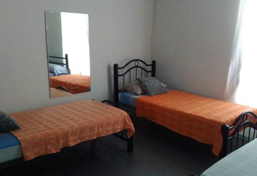 تختخواب و صبحانه Helena Hostel
