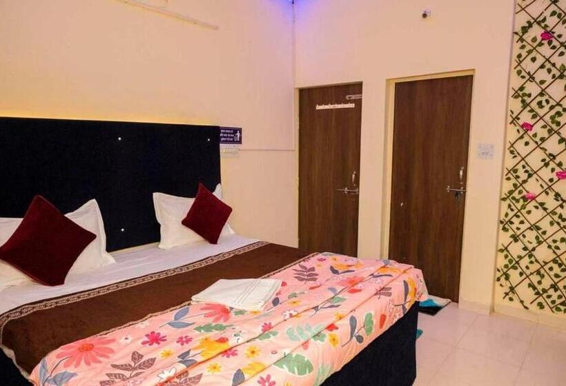 O Pop Hotel Blue Star