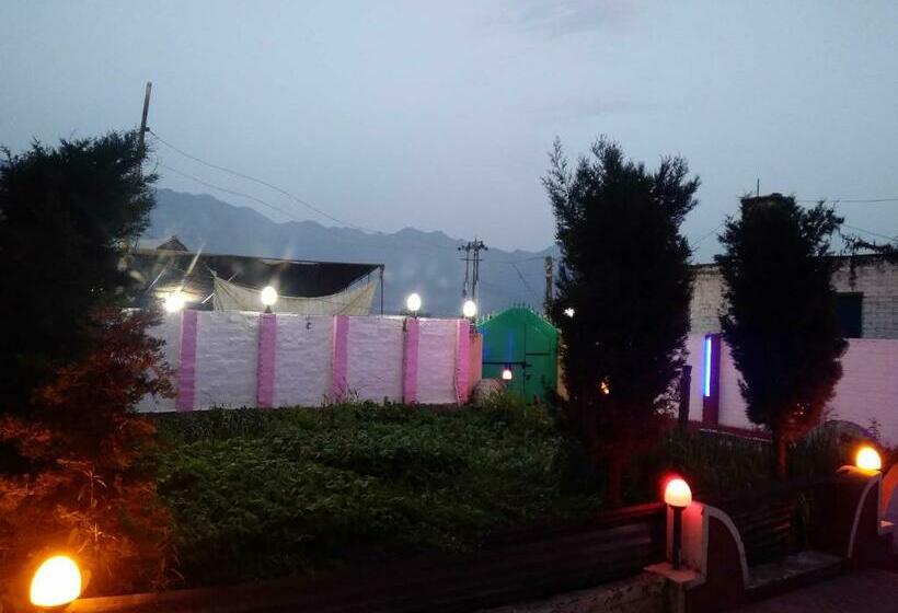 Hotel Foreshore Resort