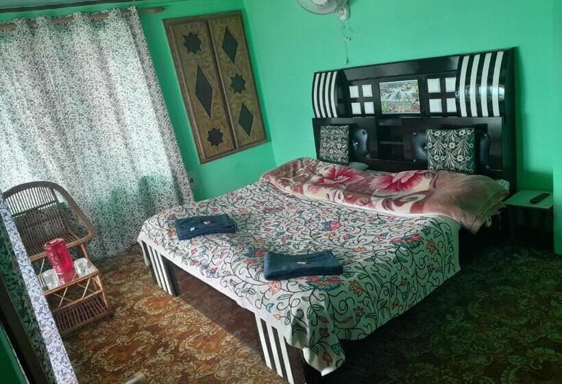 Hotel Foreshore Resort