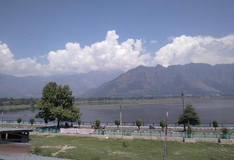 Hotel Foreshore Resort