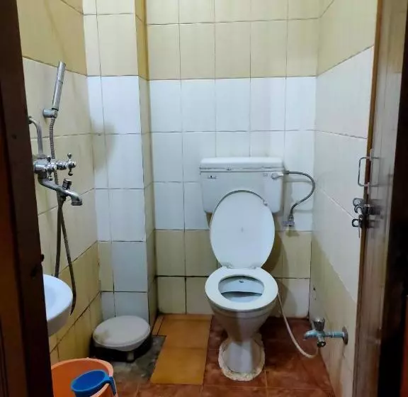 Hotelli Priti Guest House By Wb Inn