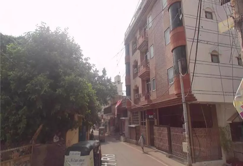 Hotelli Priti Guest House By Wb Inn