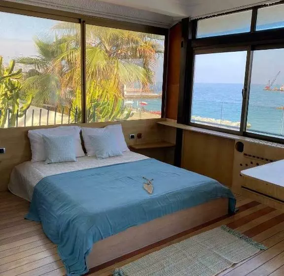 ペンション Villa Rita Sea Front View Sanremo   Parcheggio Gratuito In Struttura