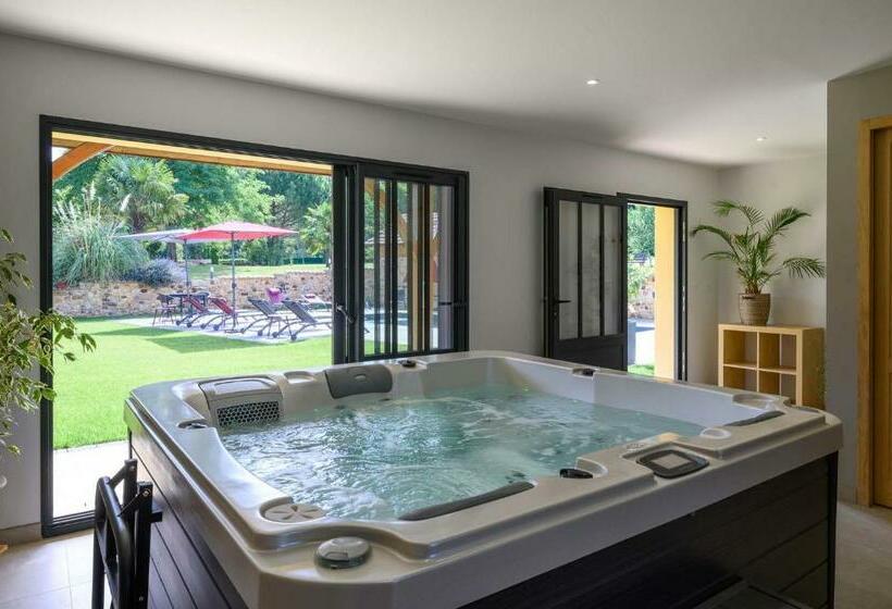 Пансион Domaine Du Bugassou, Chambres, Table D Hôtes & Spa