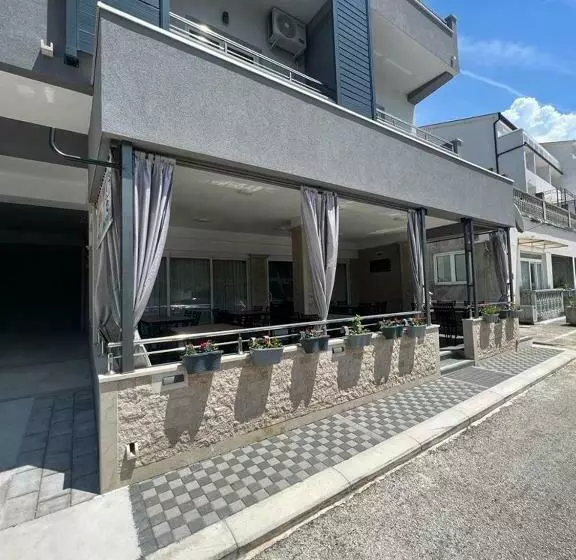 پانسیون Villa Petra