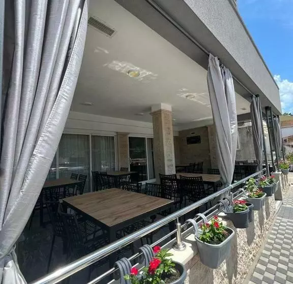 پانسیون Villa Petra