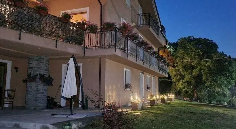 Aamiaismajoitus (B&B) Lo Noyer Et Les Roses