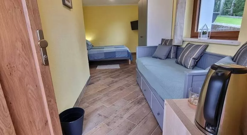 Aamiaismajoitus (B&B) Lo Noyer Et Les Roses