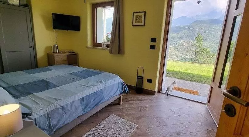 Aamiaismajoitus (B&B) Lo Noyer Et Les Roses