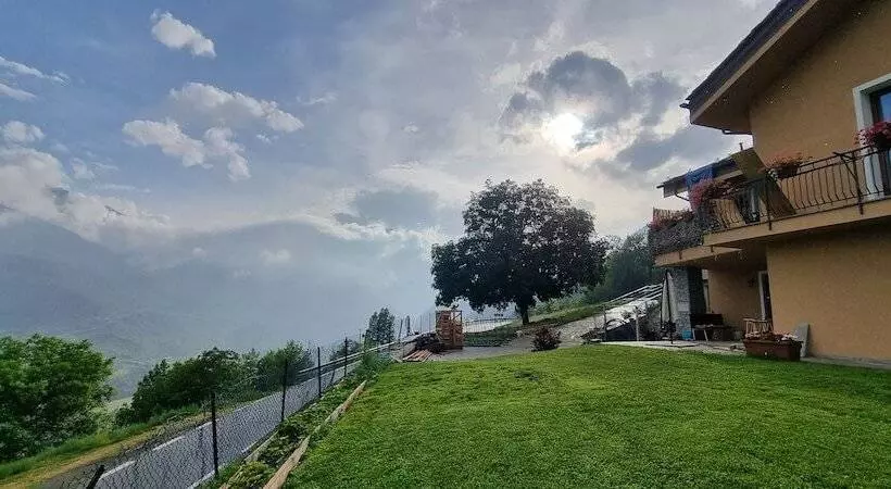 Aamiaismajoitus (B&B) Lo Noyer Et Les Roses