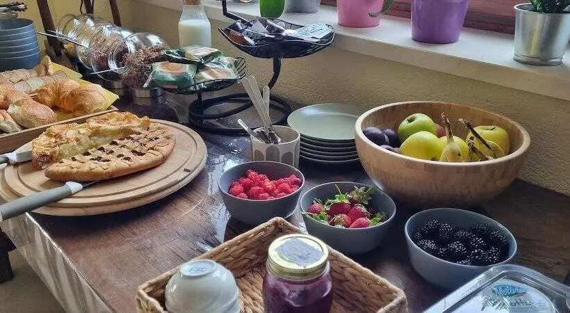 Aamiaismajoitus (B&B) Lo Noyer Et Les Roses