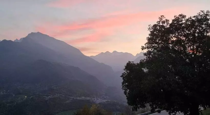 Aamiaismajoitus (B&B) Lo Noyer Et Les Roses