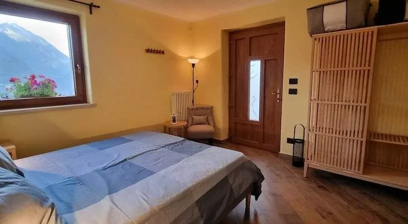 Aamiaismajoitus (B&B) Lo Noyer Et Les Roses