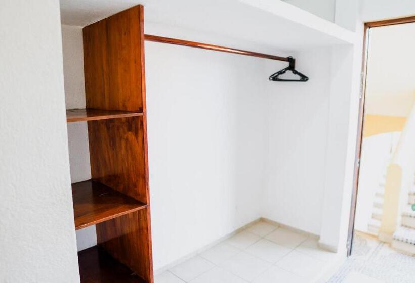 酒店 Roble Zihuatanejo