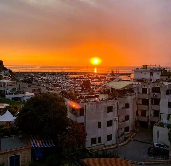 تختخواب و صبحانه Quasi In Porto