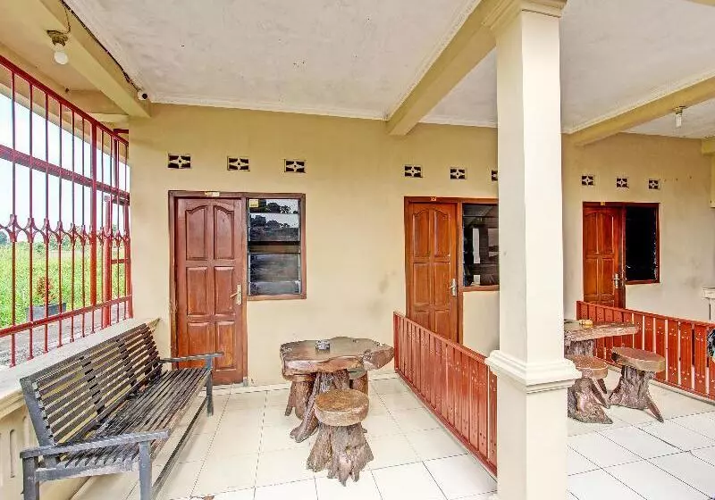 Hotel Oyo 91353 Surya Andesa